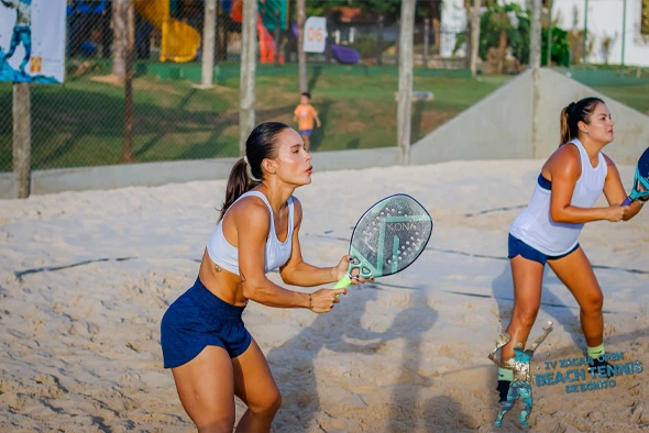 mulheres beach tennis