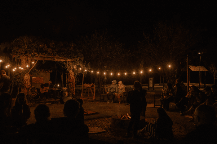 Laranja e Marrom Dinâmico Programação de Festival Gastronômico Post para Instagram (700 x 467 px)
